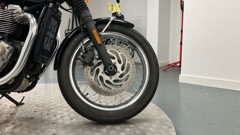 Triumph Bonneville T120 Jet Black
